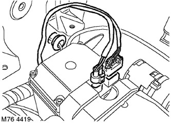 39. Разкачете 2-те съединителя от съединителя на подгревателя на горивото, ако има такъв.