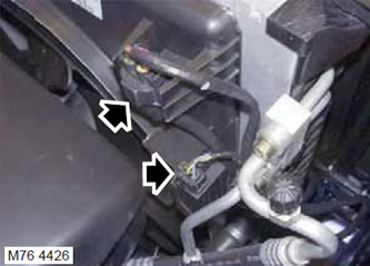 54. Изключете съединителните блокове от радиаторния блок.