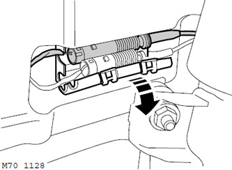 55. Изключете конектора от ABS сензора.