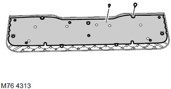 3. Отстранете 7-те скоби от тапицерията на задната врата.