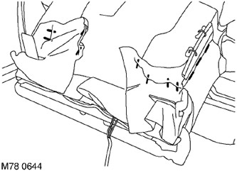 8. Освободете 11-те скоби, които закрепват тапицерията към възглавницата.