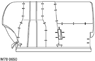 11. Освободете 25-те пръстена, закрепващи тапицерията към възглавницата, и свалете тапицерията.