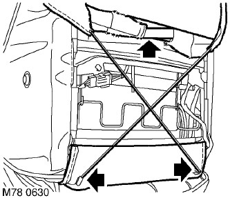 5. Разкачете 2-те опъващи въжета от горната част на тапицерията на облегалката.