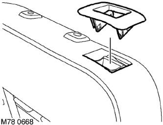 7. Внимателно освободете 4-те закопчалки, закрепващи тапицерията на бутона за заключване на…