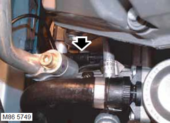 9. Изключете съединителния блок от компресора.