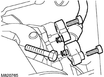 10. Отстранете винта, закрепващ задната част на компресора към опората.