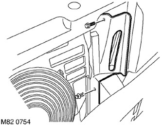 7. Развийте винта и отстранете скобата, закрепваща левия въздушен дефлектор, повторете операцията…