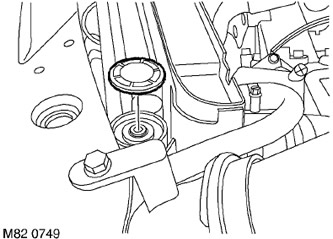 6. Отстранете капачката на резервоара на водоотделителя от кондензатора.