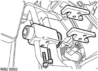 11. Отстранете 2-те шестограмни винта, закрепващи тръбите на A/C към TXV модула, разкачете тръбите,…