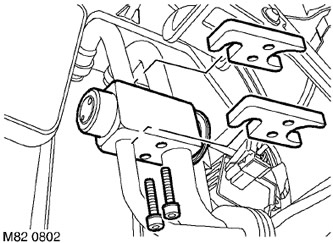 10. Отстранете 2-те шестограмни винта, закрепващи тръбите на A/C към TXV модула, разкачете тръбите,…