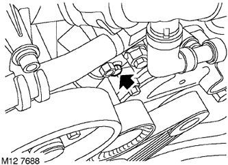 7. Докато държите обтегача в позиция, съответстваща на напрежението на колана, затегнете…