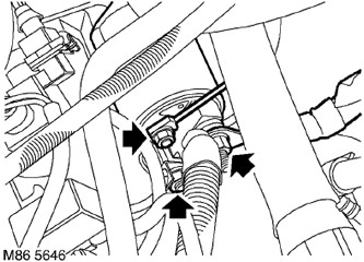 10. Развийте гайката и изключете кабела на акумулатора от стартера.