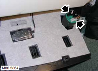 3. Освободете панела и изключете конектора от високоговорителя.