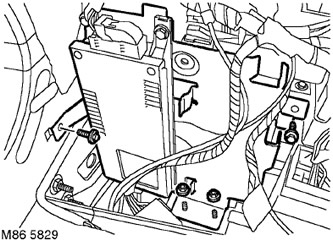 10. Развийте 2-те гайки и 2-те болта, закрепващи скобата.